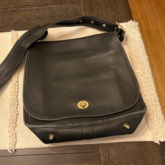 Vintage Coach bag black Front closure Inside zipper and buckle strap - Picture 1 of 7